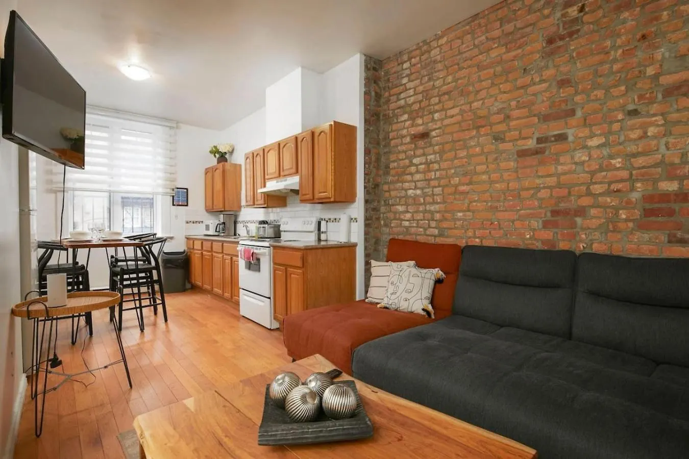 Chic 4Br Haven Sunlit In Downtown Mtl Zh8 Apartment Montreal