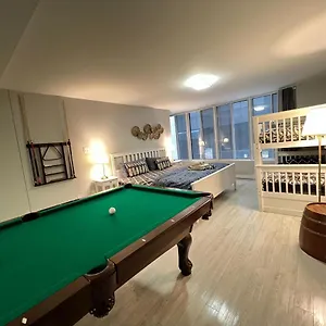 Apartment Big Group In, Montreal