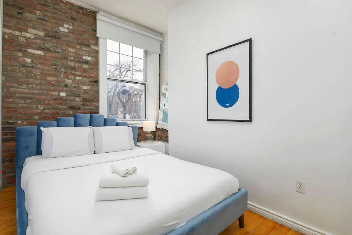 アパート モントリオールChic 4Br Haven Sunlit In Downtown Mtl Zh8アパートメント