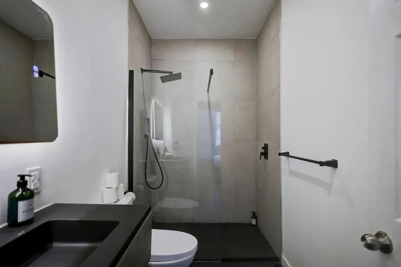 モントリオールChic 4Br Haven Sunlit In Downtown Mtl Zh8アパートメント カナダ