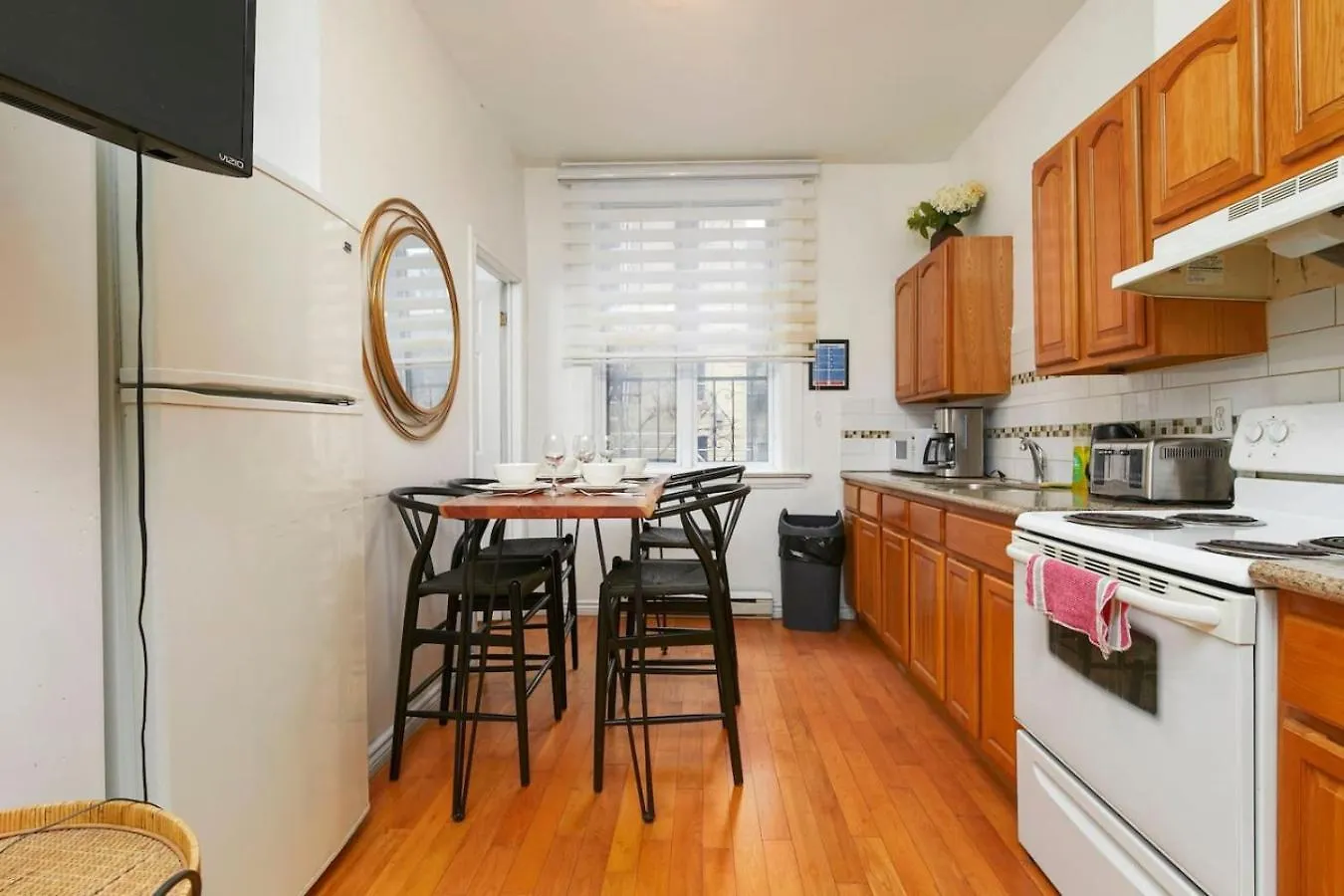 モントリオールChic 4Br Haven Sunlit In Downtown Mtl Zh8アパートメント